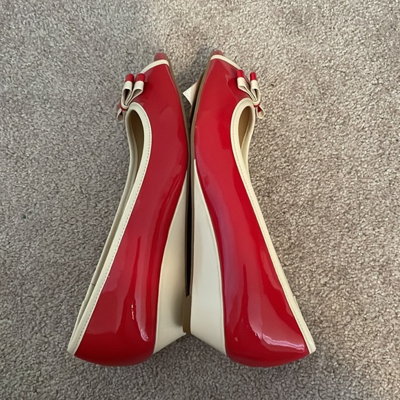 Red Low Heel Wedge Shoes - Picture 3 of 4